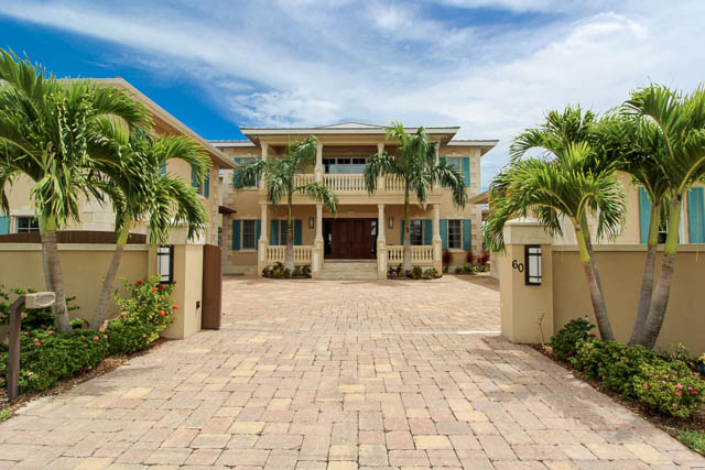 Luxurious Canal-front Estate
