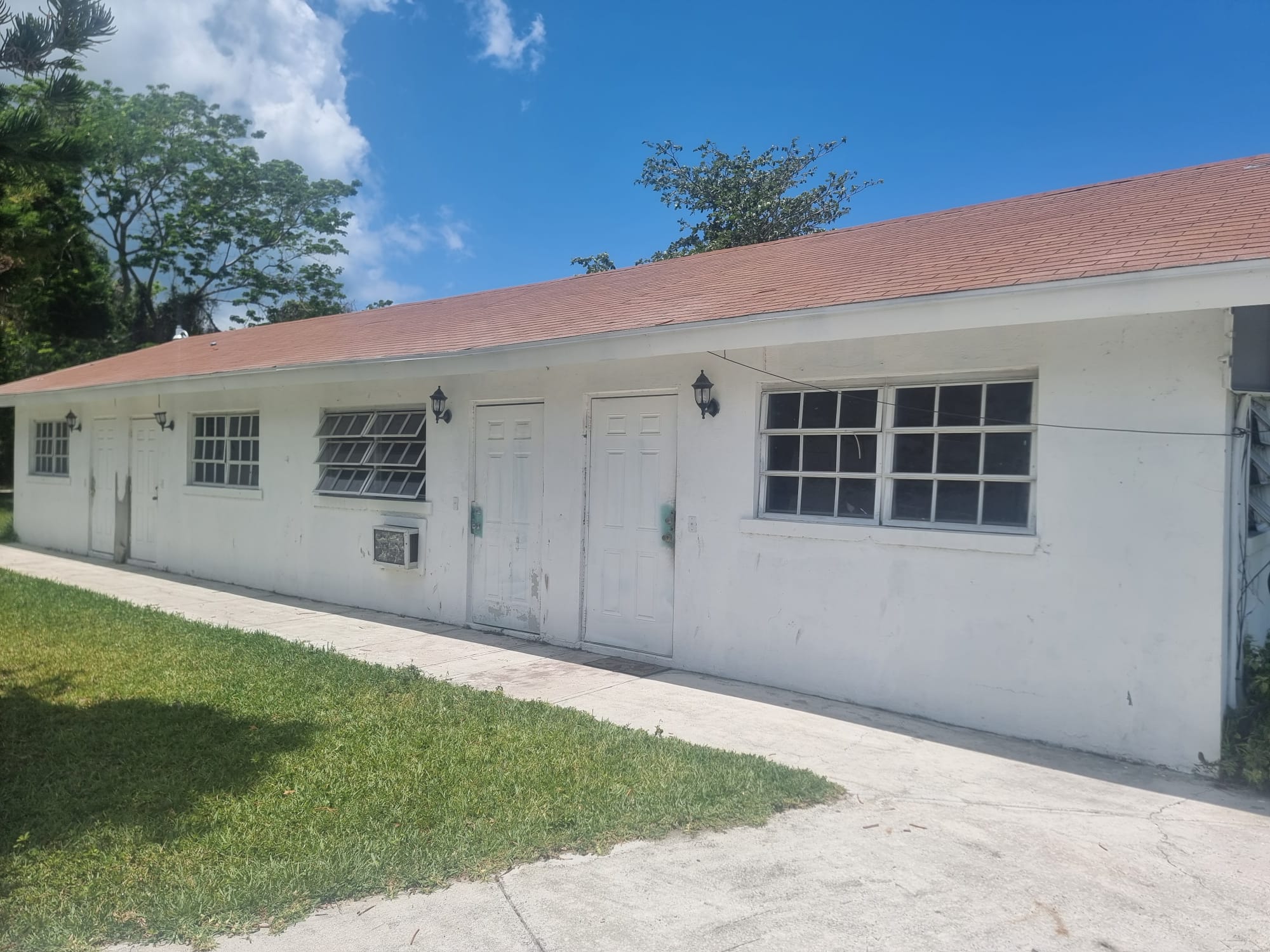 20 Unit Apartment Complex off West Bay