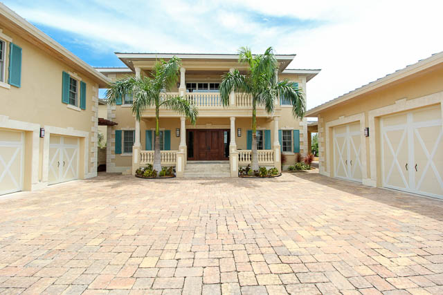 Luxurious Canal-front Estate