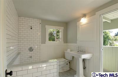 1095 N Marengo