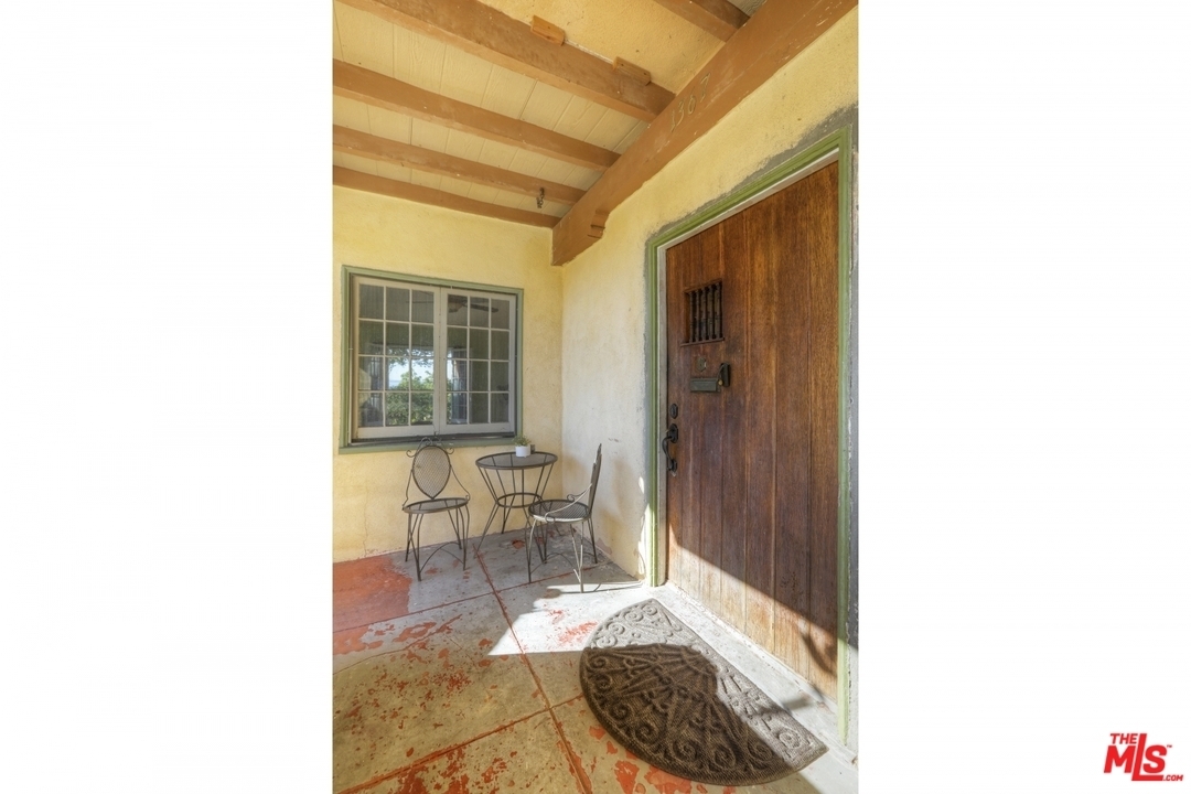 1367 Laveta Terrace