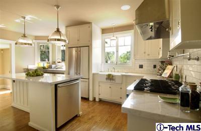 1095 N Marengo