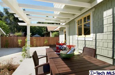 1095 N Marengo