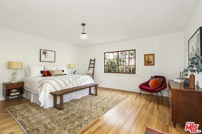 1223 N Everett