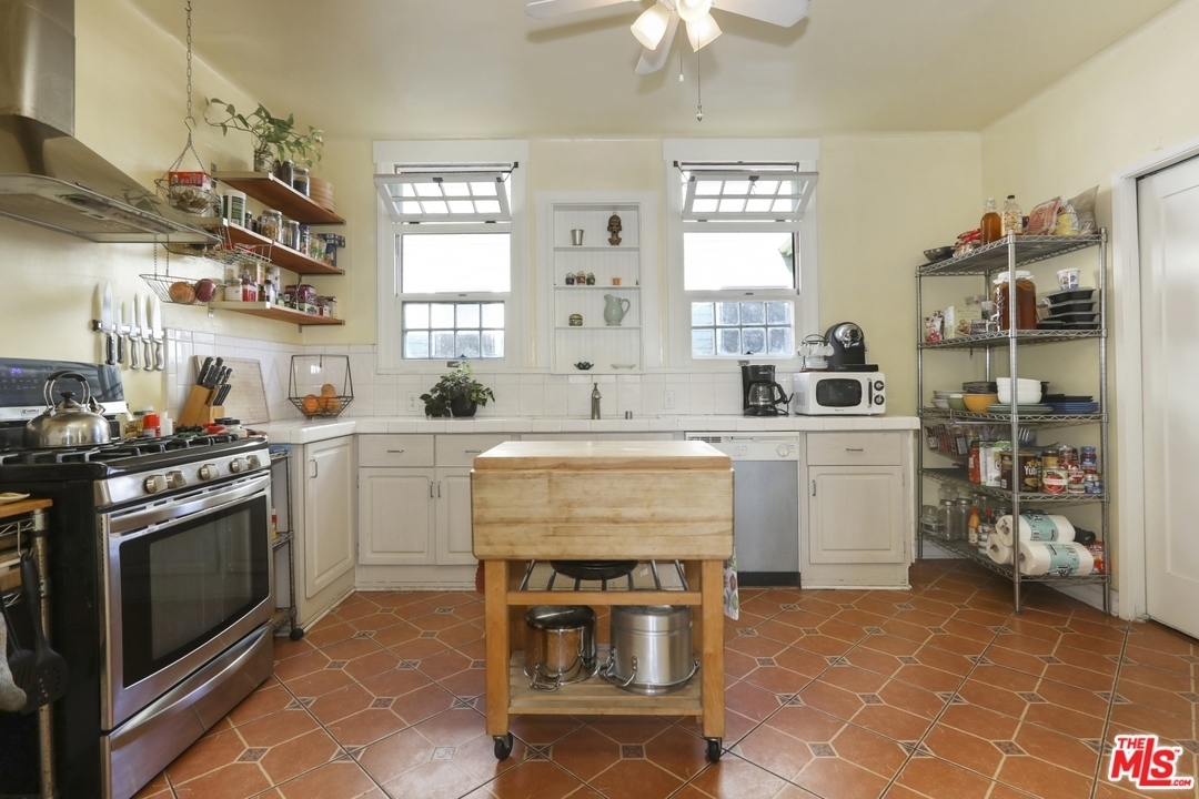 1367 Laveta Terrace