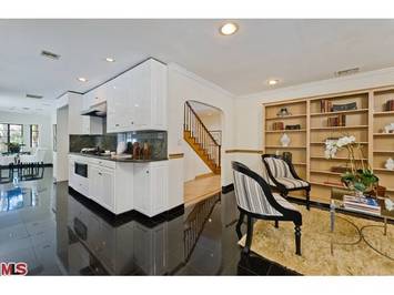 111 N Citrus