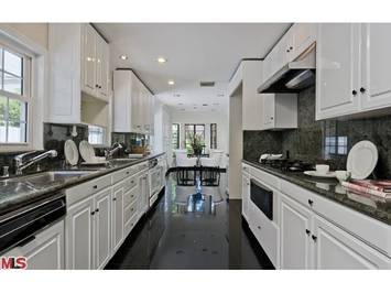 111 N Citrus