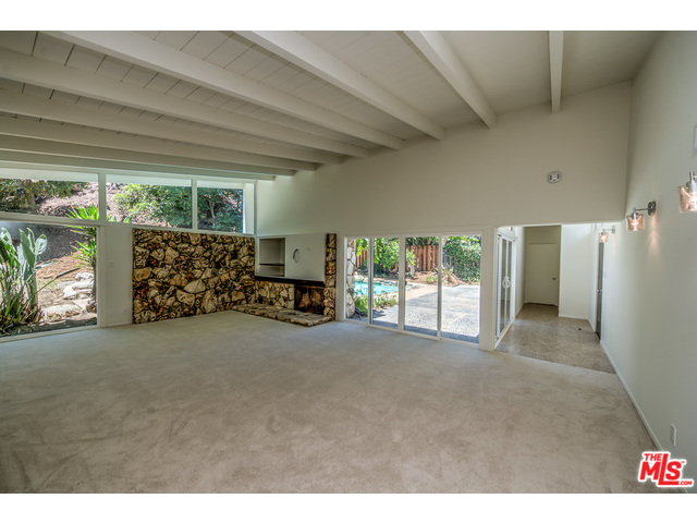 939 Roscomare Rd