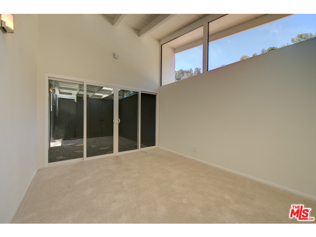 939 Roscomare Rd