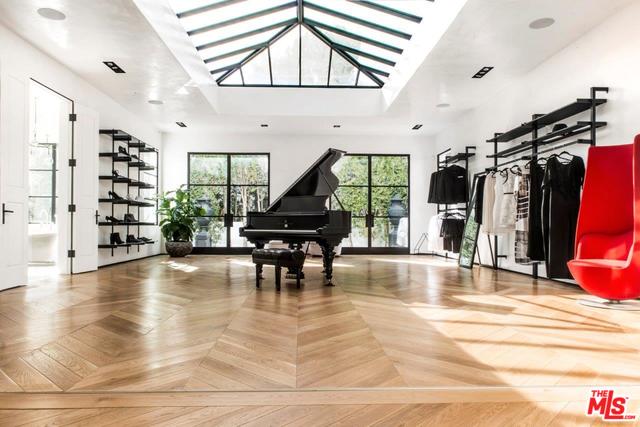 1251 Tower Grove Drive
