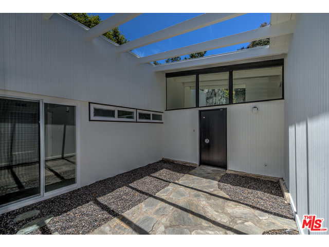 939 Roscomare Rd