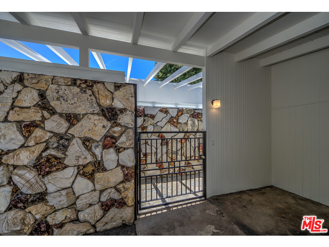 939 Roscomare Rd