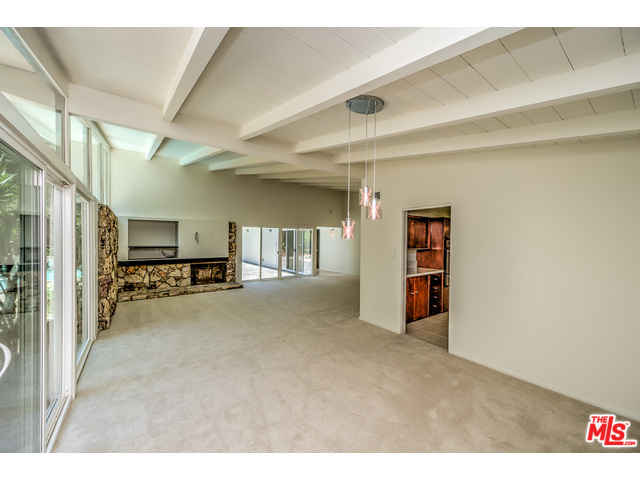 939 Roscomare Rd