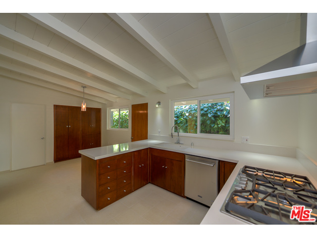 939 Roscomare Rd