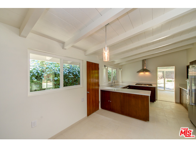 939 Roscomare Rd