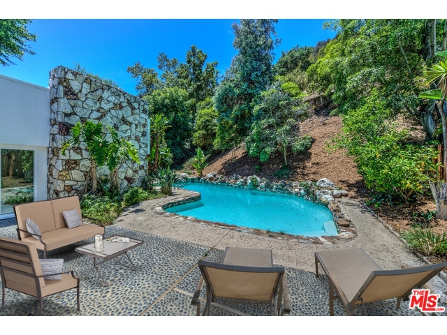 939 Roscomare Rd