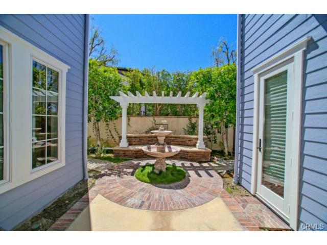 26012 Horseshoe Cr