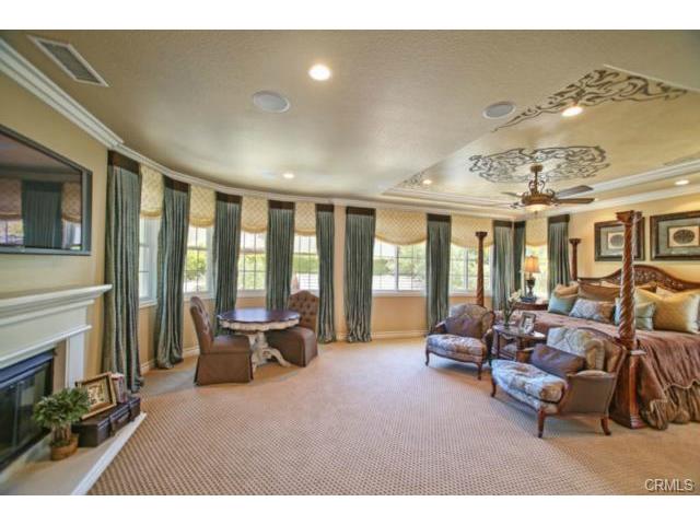 26012 Horseshoe Cr