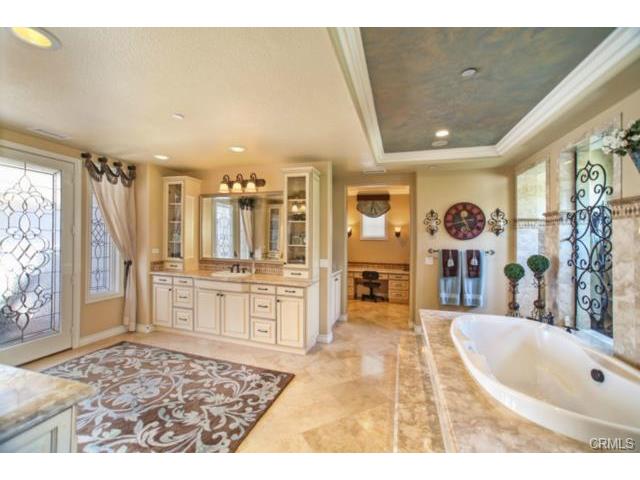 26012 Horseshoe Cr