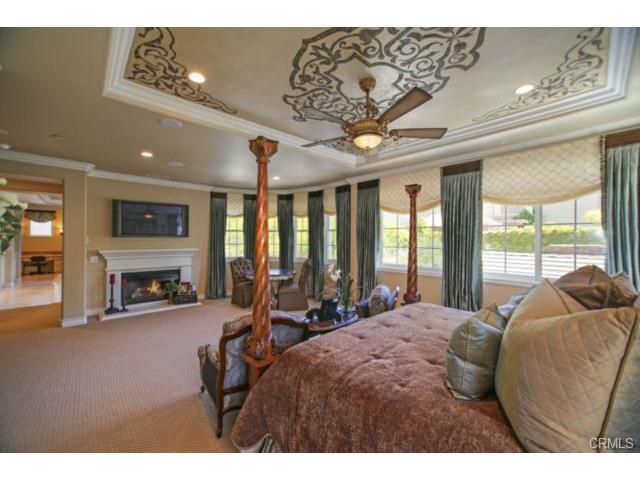 26012 Horseshoe Cr