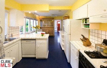 807 Crestmooore Place