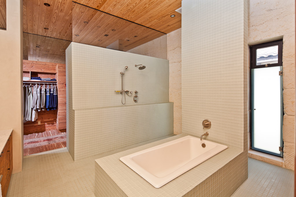 1228 Travis Bluff Way