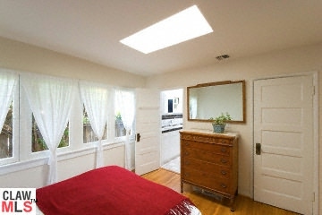 807 Crestmooore Place