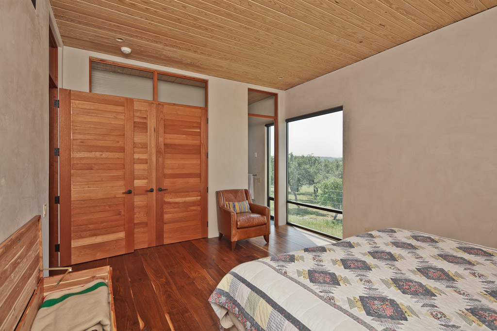 1228 Travis Bluff Way