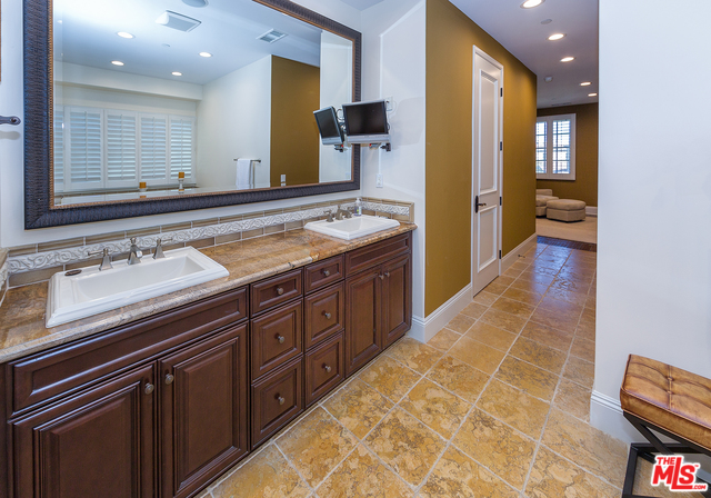 6346 Seawalk Dr