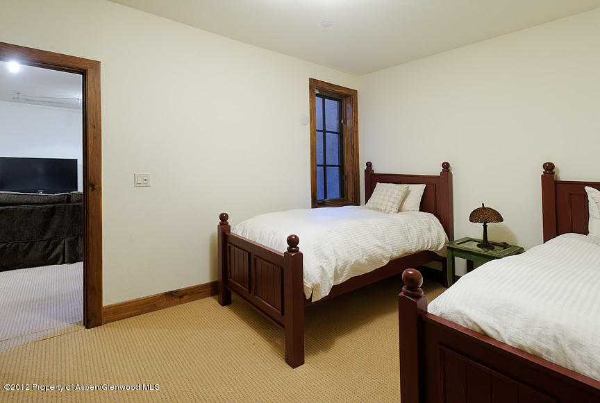 127 Robinson Road