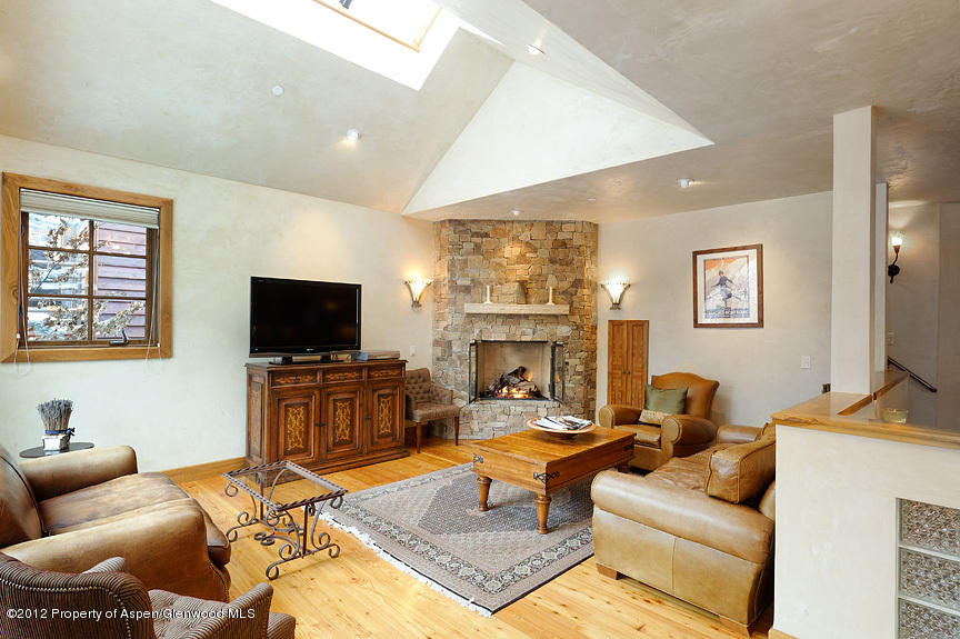 127 Robinson Road