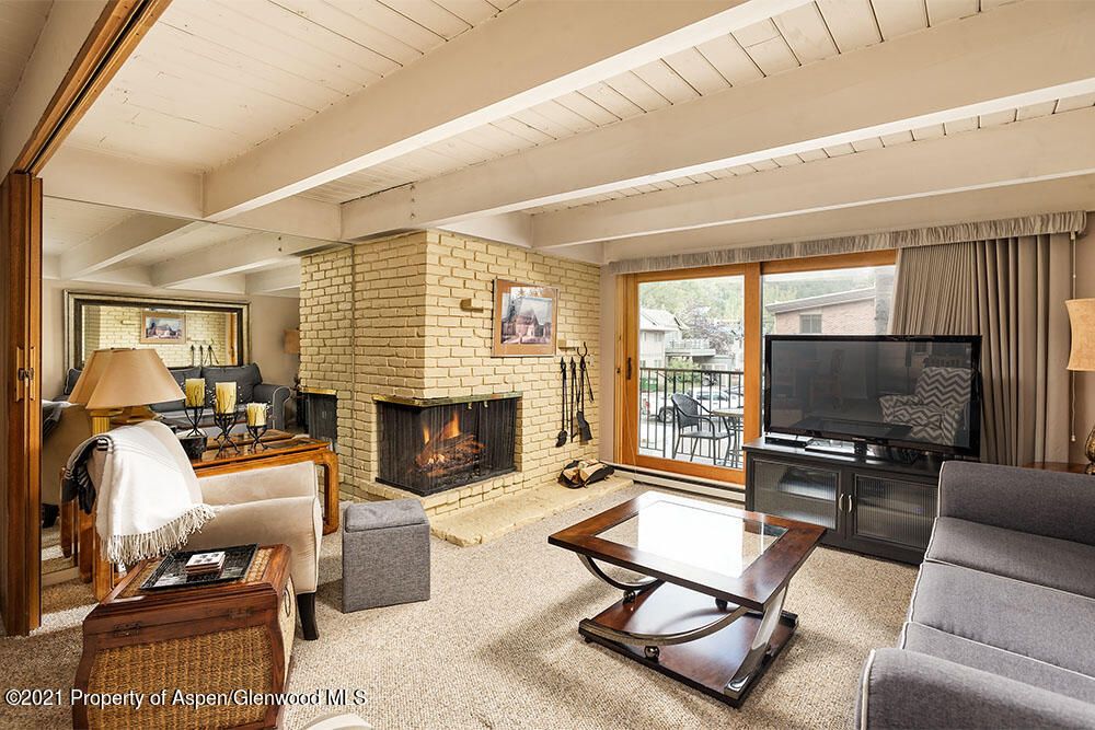 901 E Hyman Ave #5