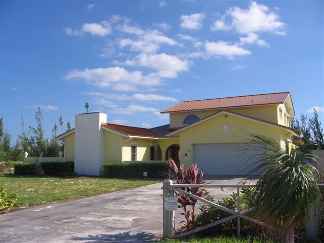 Lovely Canal Front Home In Bahamia