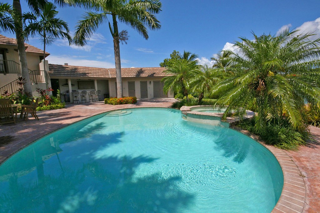 Stunning Home on the Canal in Fortune Bay!