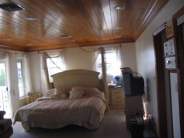 Lovely Canal Front Home In Bahamia