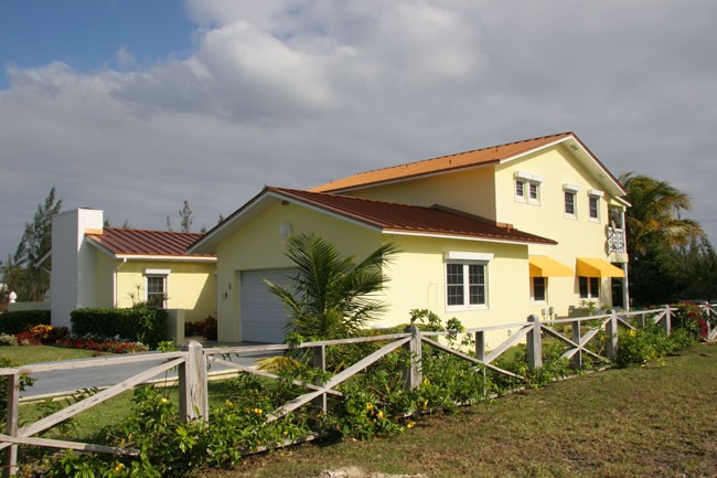Lovely Canal Front Home In Bahamia