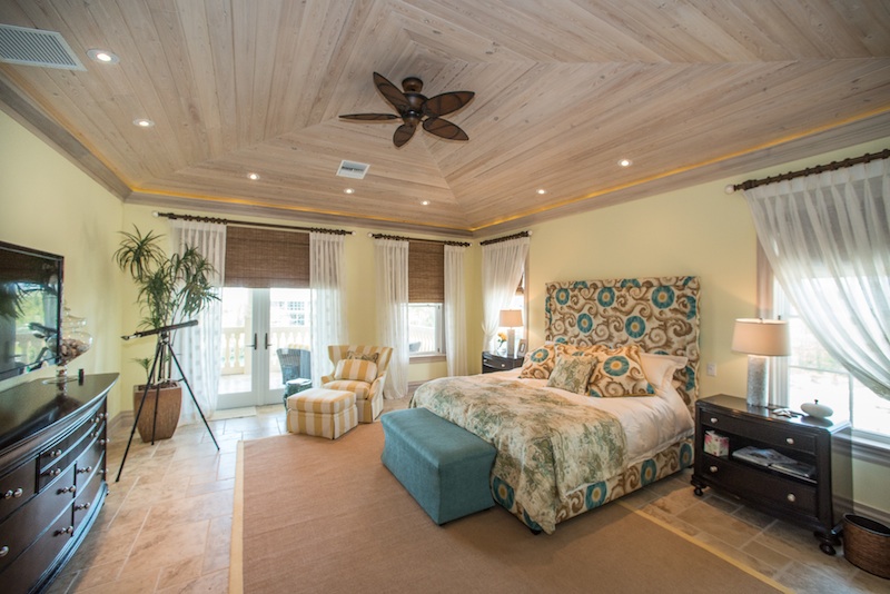 Grand Bahamian Waterfront Estate