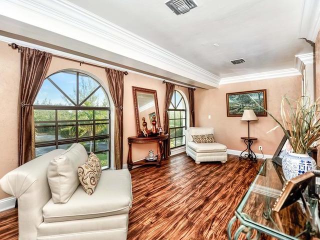 Pine Bay Exec Villa
