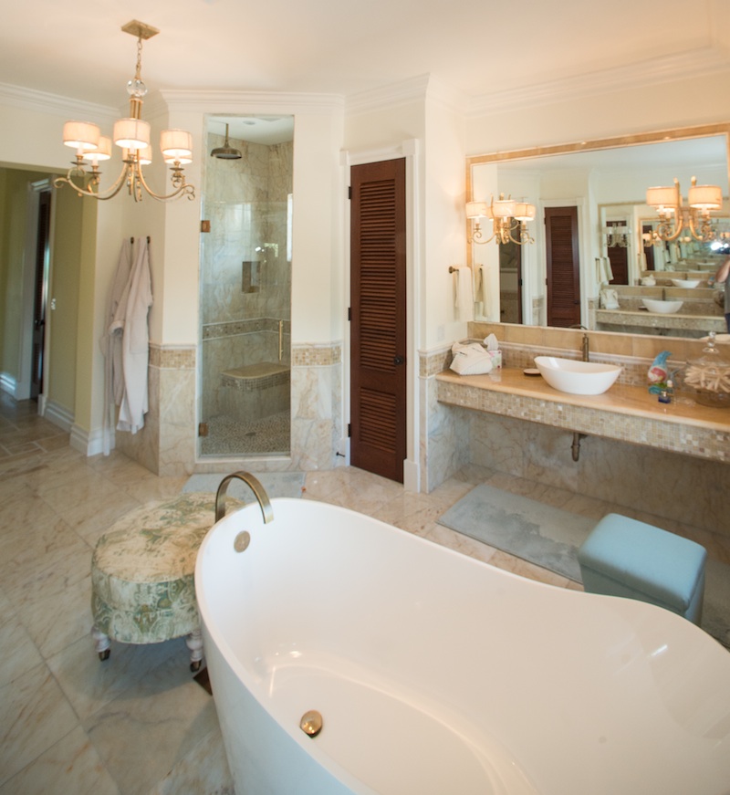 Grand Bahamian Waterfront Estate