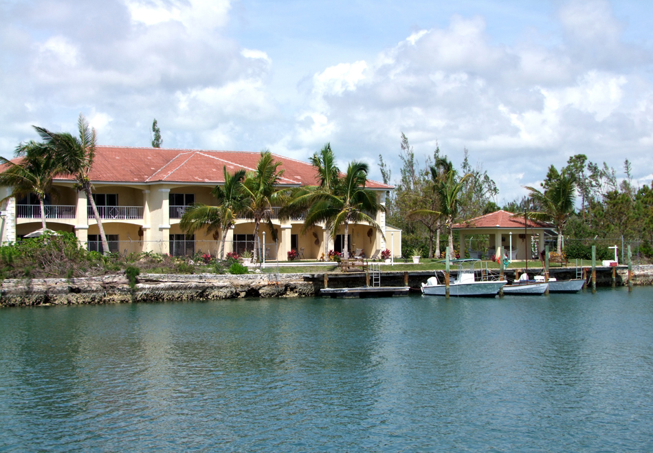 INCOME PRODUCING 6 UNIT CONDO WITH DOCKAGE IN LUCAYA