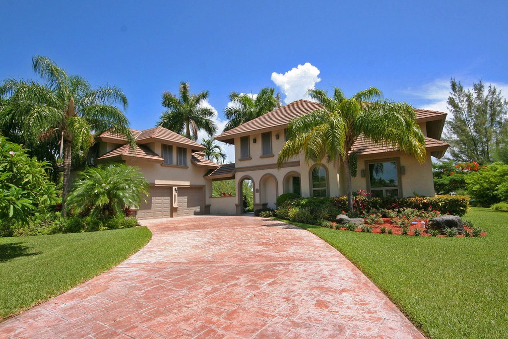 Stunning Home on the Canal in Fortune Bay!