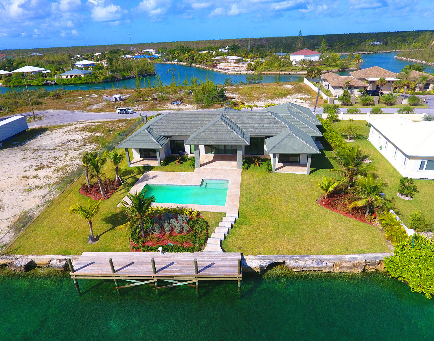 AWESOME EXECUTIVE CANAL FRONT VILLA