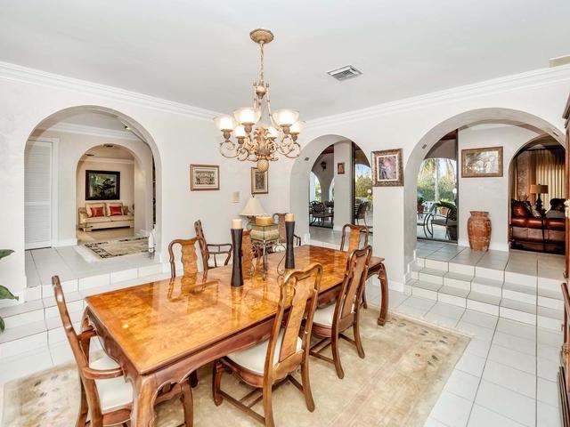 Pine Bay Exec Villa