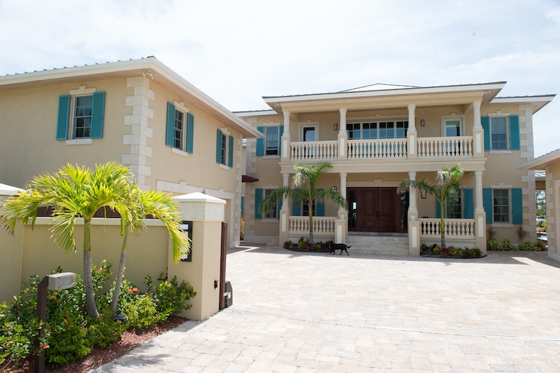 Grand Bahamian Waterfront Estate