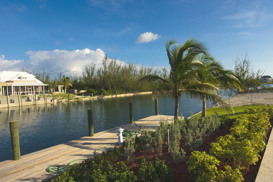 AWESOME EXECUTIVE CANAL FRONT VILLA