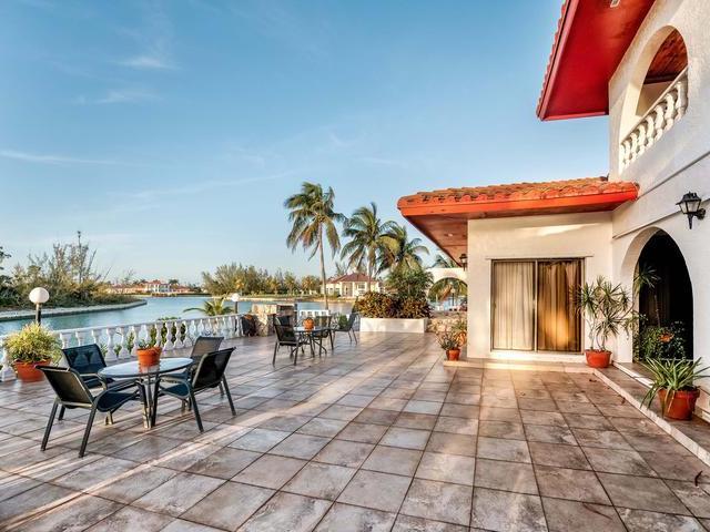 Pine Bay Exec Villa