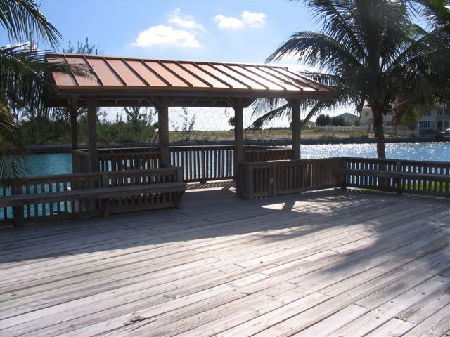 Lovely Canal Front Home In Bahamia