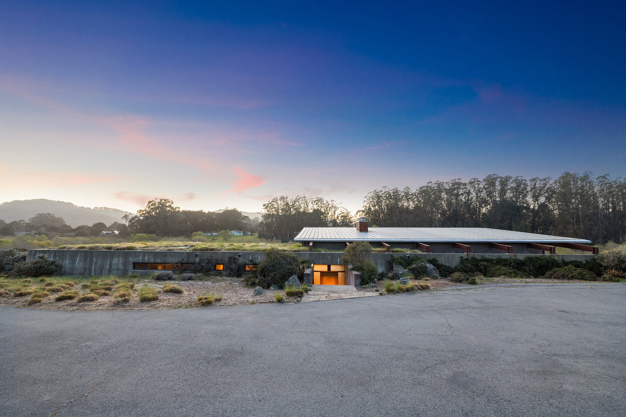 30 Knob Hill Road