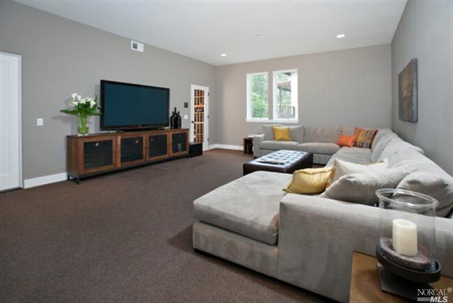 336 Laurel Way