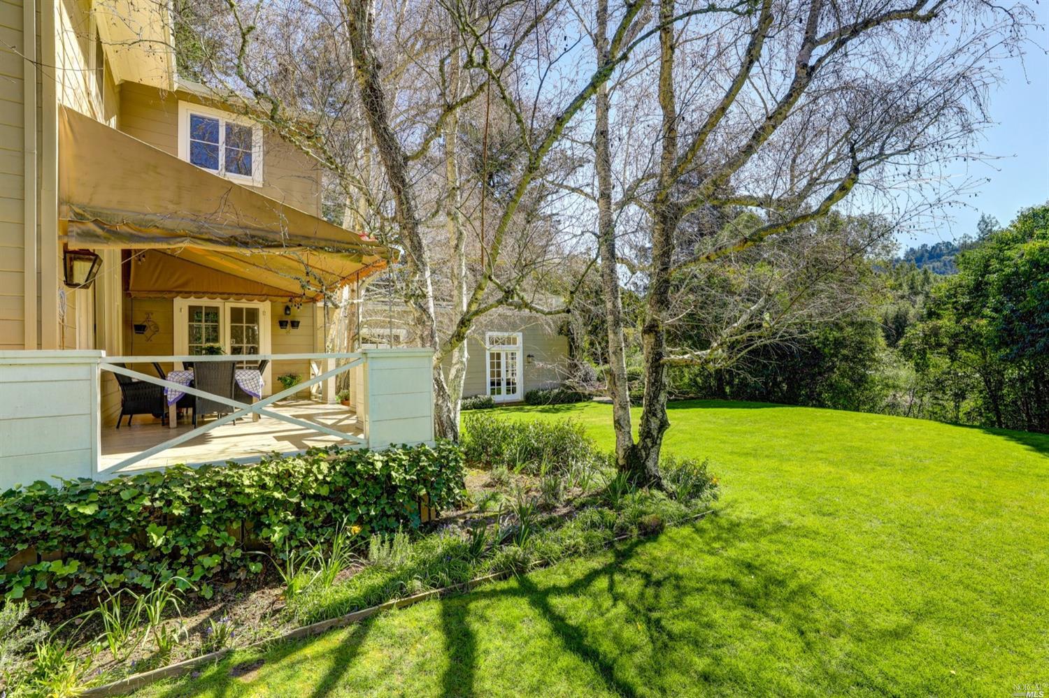 8 Laurel Way